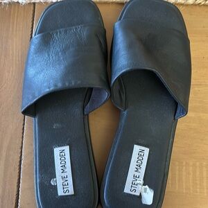 STEVE MADDEN Slip ons